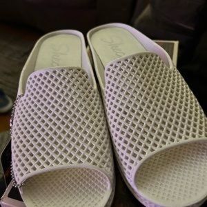 Skechers Cal - NWT - Size 8